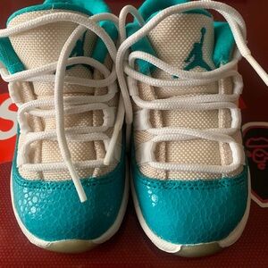 Jordan Blue and White Sneakers Classic Design